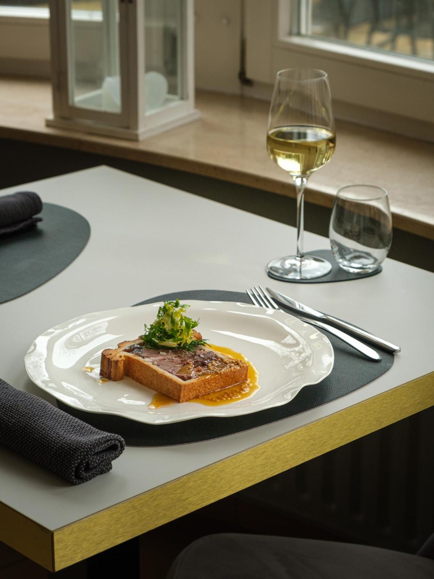 Hotel-Restaurant Beim Schlass Wiltz Екстериор снимка